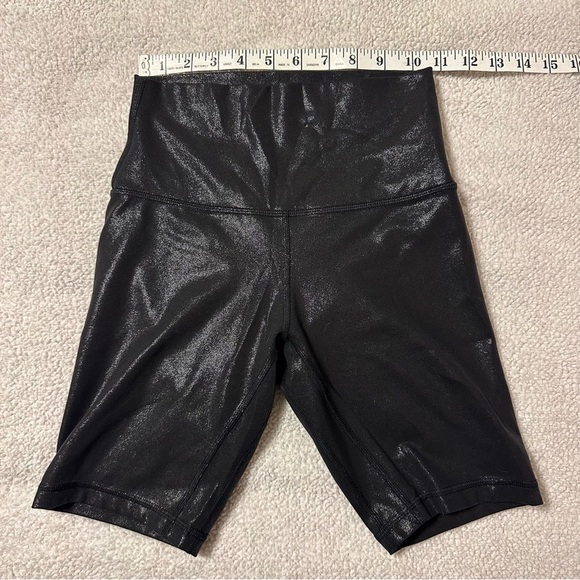 Lululemon Align High-Rise Bike Shorts Shine
Radiate Foil Print Black Sparkle - Picture 6 of 12